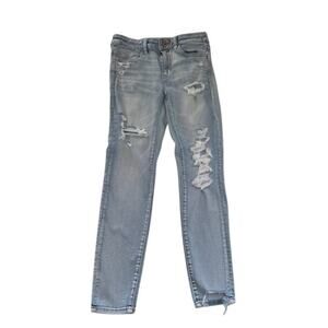 American Eagle Light Wash Distressed Jegging Women's Size 8 Jean
